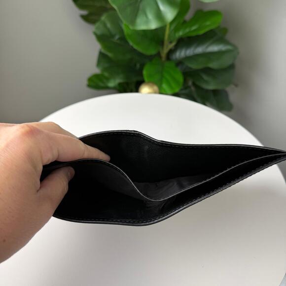 💎✨Authentic Gucci GG Canvas Bi-fold Wallet in Black - Picture 5 of 5